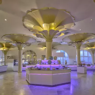 Salle du buffet décorée avec des led