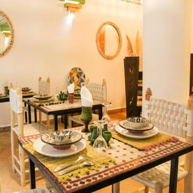 table avec couverts 