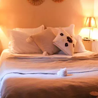 lit double avec chevet