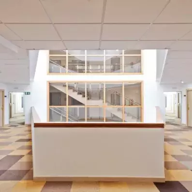 hall d'entrée de l'hôtel avec réception