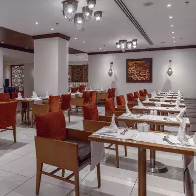 restaurant tons blanc et marron