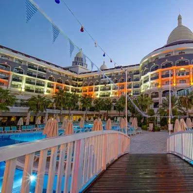 vue hôtel avec lumières