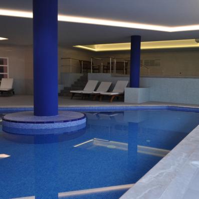 piscine intérieure 