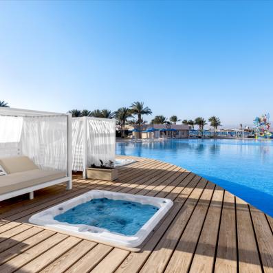 piscine et bain à remous