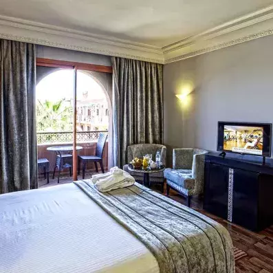 lit double avec table