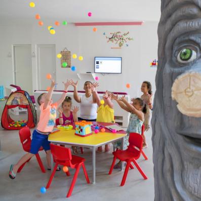 enfants au mini club