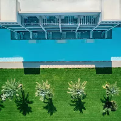 piscine vue de haut drone