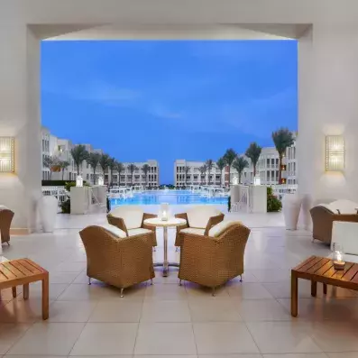 bar terrasse devant piscine