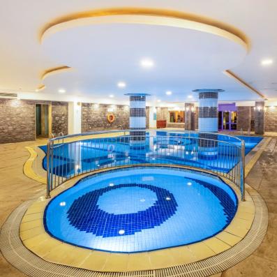 piscine intérieure