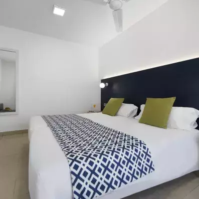 chambre avec deux lits simples