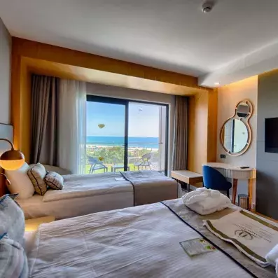 chambre avec deux lits 