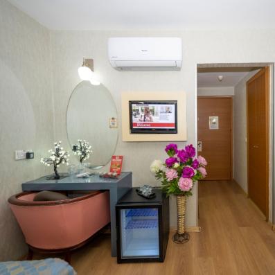 bureau dans la chambre