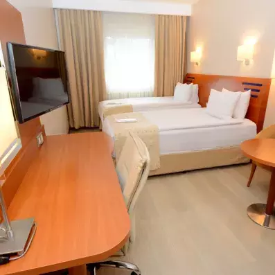 lits simples et télé 