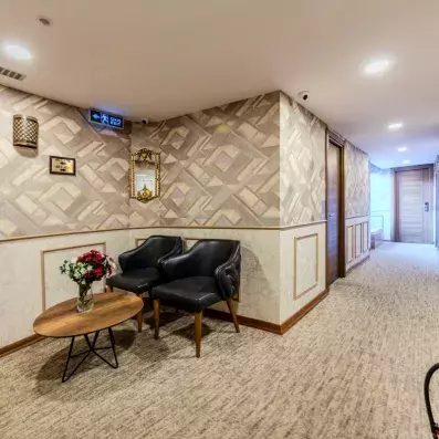 couloir avec fauteuil