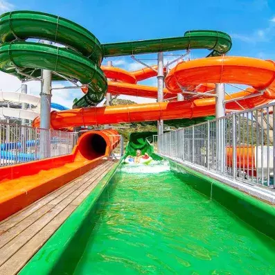 toboggans vert et orange 