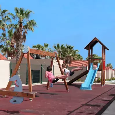 aire de jeux extérieur pour enfants