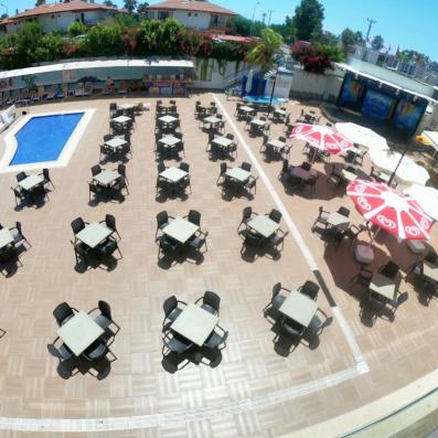 restaurant terrasse piscine 