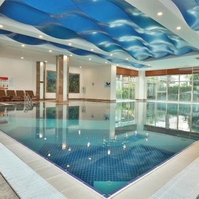 piscine intérieure 