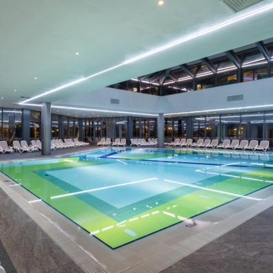 piscine intérieure 