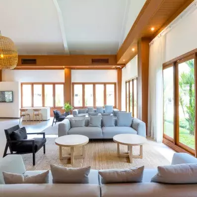 hall d'entrée de l'hôtel avec des canapés et fauteuils