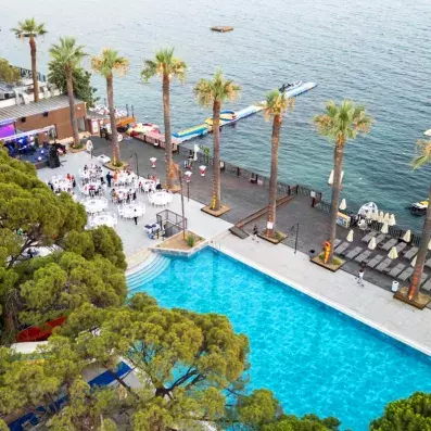 piscine face à la mer 