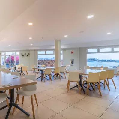 salle de restaurant pour le buffet 