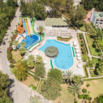 vue en hauteur piscine 
