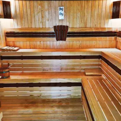espace de détente avec un sauna