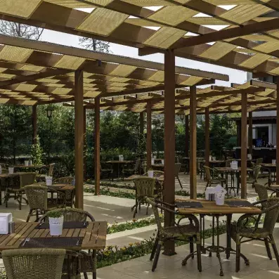 terrasse extérieur du restaurant