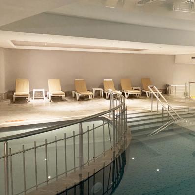 piscine intérieure 