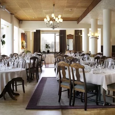 Découvrez la cuisine raffinée du restaurant de l'Hôtel Merihovi lors de votre séjour.