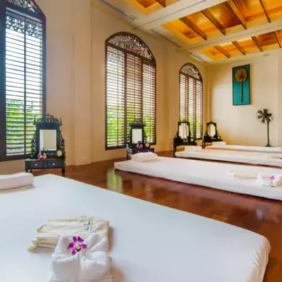 espace de détente avec table de massage 