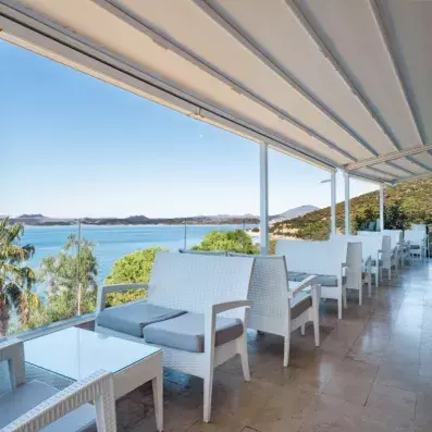 bar terrasse avec vue sur la mer 