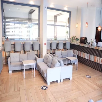 Bar de l'hôtel, salons, belle décoration, boissons