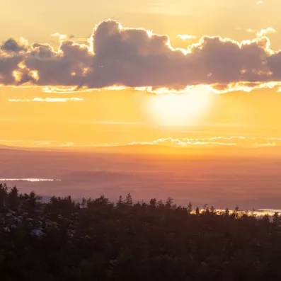 soleil de minuit à Levi en Laponie finlandaise en été durant un séjour au Levi Spa