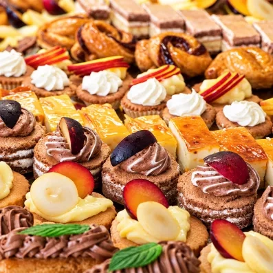 Buffet de desserts et patisseries variees du club vacances Mondi Club Aladin Djerba
