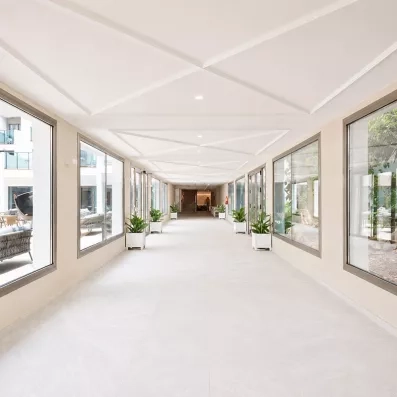 long couloir de l'hôtel