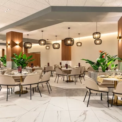 grande et belle salle de restaurant
