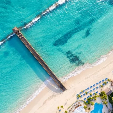 plage et ponton vu du ciel