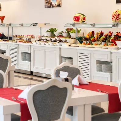 salle de restaurant pour le buffet 