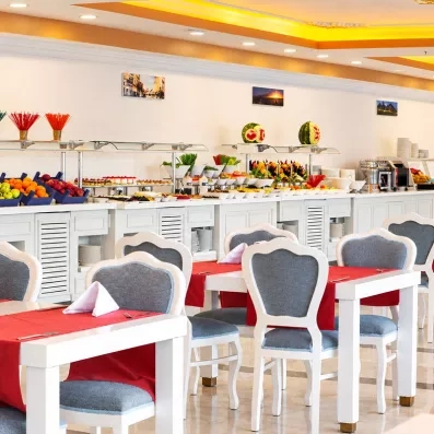 salle de restaurant pour le buffet 