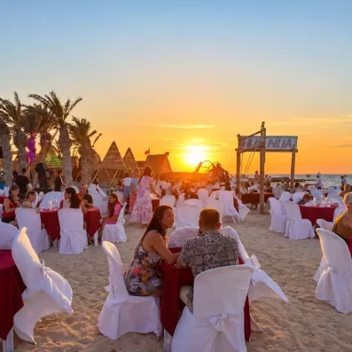 Dîner sur la plage au coucher du soleil à l'hôtel tout inclus Welcome Meridiana Djerba