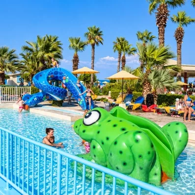 jeux aquatiques pour enfants, toboggans 