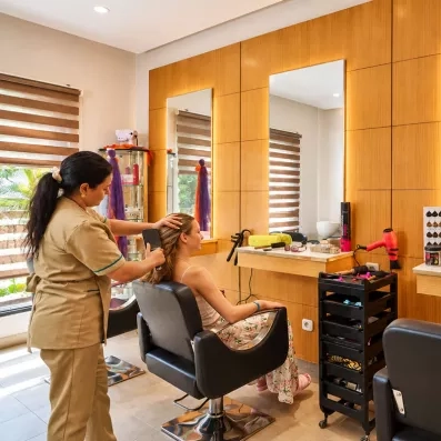 Salon de coiffure et soins de beauté pour les clients du Mondi Club Nozha Beach Hammamet.