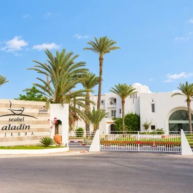 Entrée principale et panneau officiel du Mondi Club Seabel Aladin Djerba.