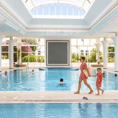 Piscine intérieure couverte et chauffée au Mondi Club Seabel Aladin Djerba.