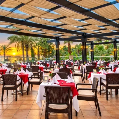 salle de restaurant sur la terrasse