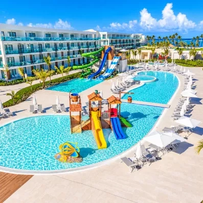 vue sur la piscine pour enfant