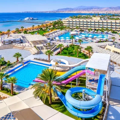 Vue aérienne du parc aquatique et des piscines du Mondi Club Seven Seas Jolie Bay à Hurghada en Égypte