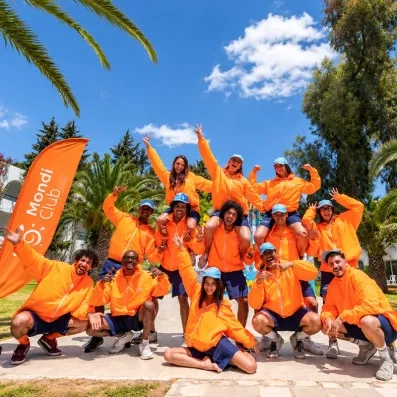 Équipe d animateurs dynamiques du Mondi Club Shalimar à Hammamet en Tunisie